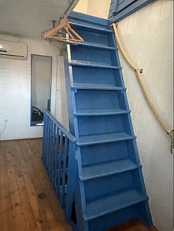 Steile Treppe