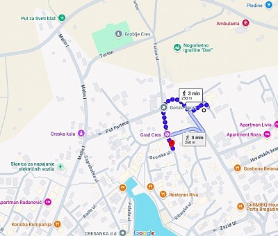 Fußweg vom gebührenpflichtigen Parkplatz zur Wohnung.